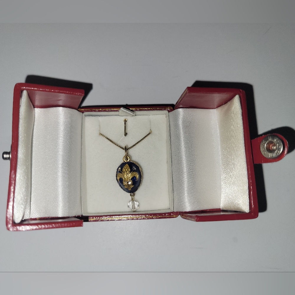 Vintage Fleur De Lis Pendant Necklace